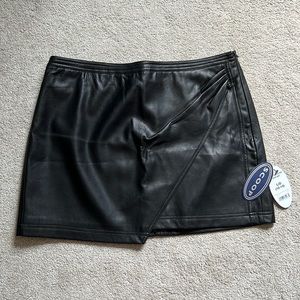 Scoop faux leather skirt black size 12/14 NWT